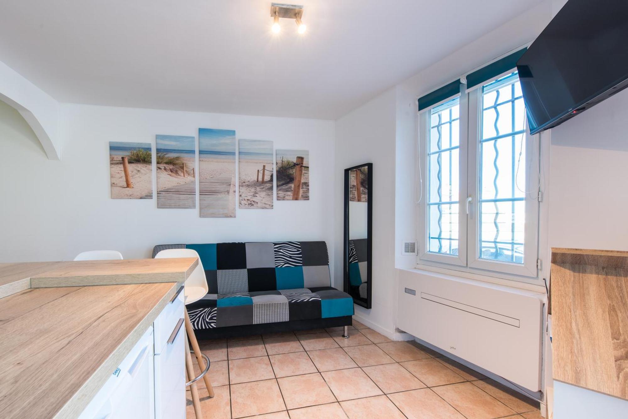 Beautiful Renovated Studio With View- Old Йер Экстерьер фото